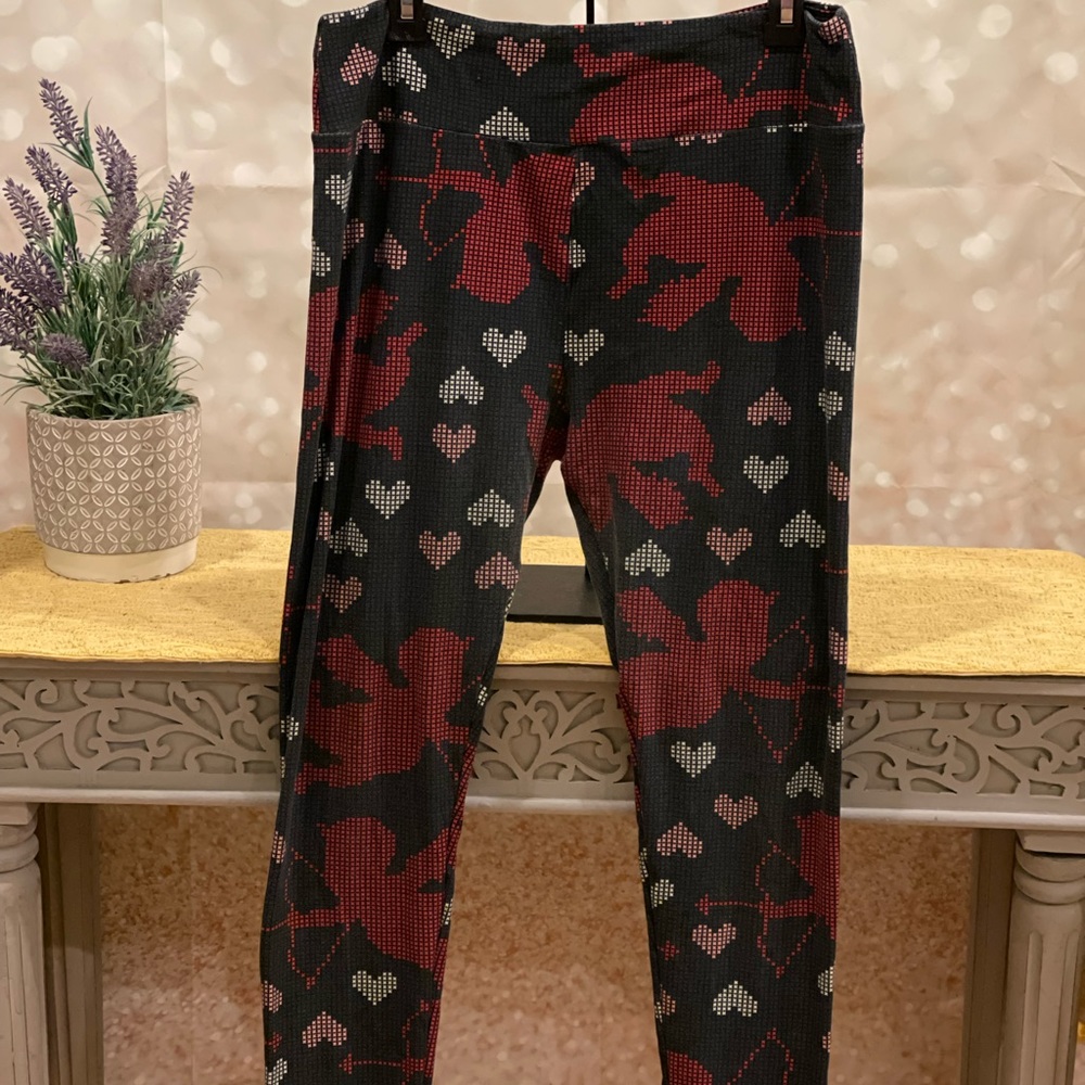 LuLaRoe Tall & Curvy Valentines Day Cupid Leggings‎